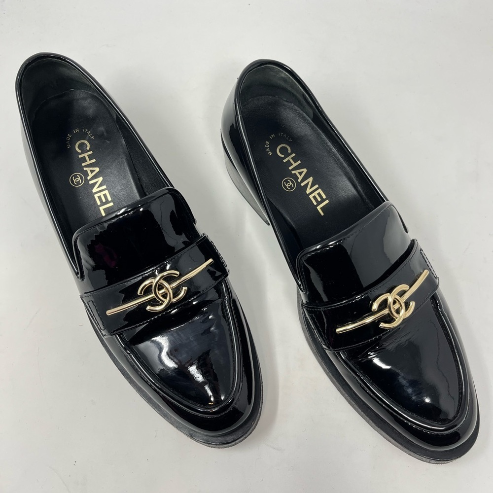 Chanel CC Logo Platform Loafer Flats Black Patent Leather Size 38.5 EU / 8 US